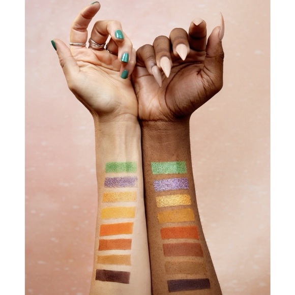 we areFLUIDE® Otherworldly Palette & Space Case Cosmetics® single shadow Bundle - Picture 3 of 5